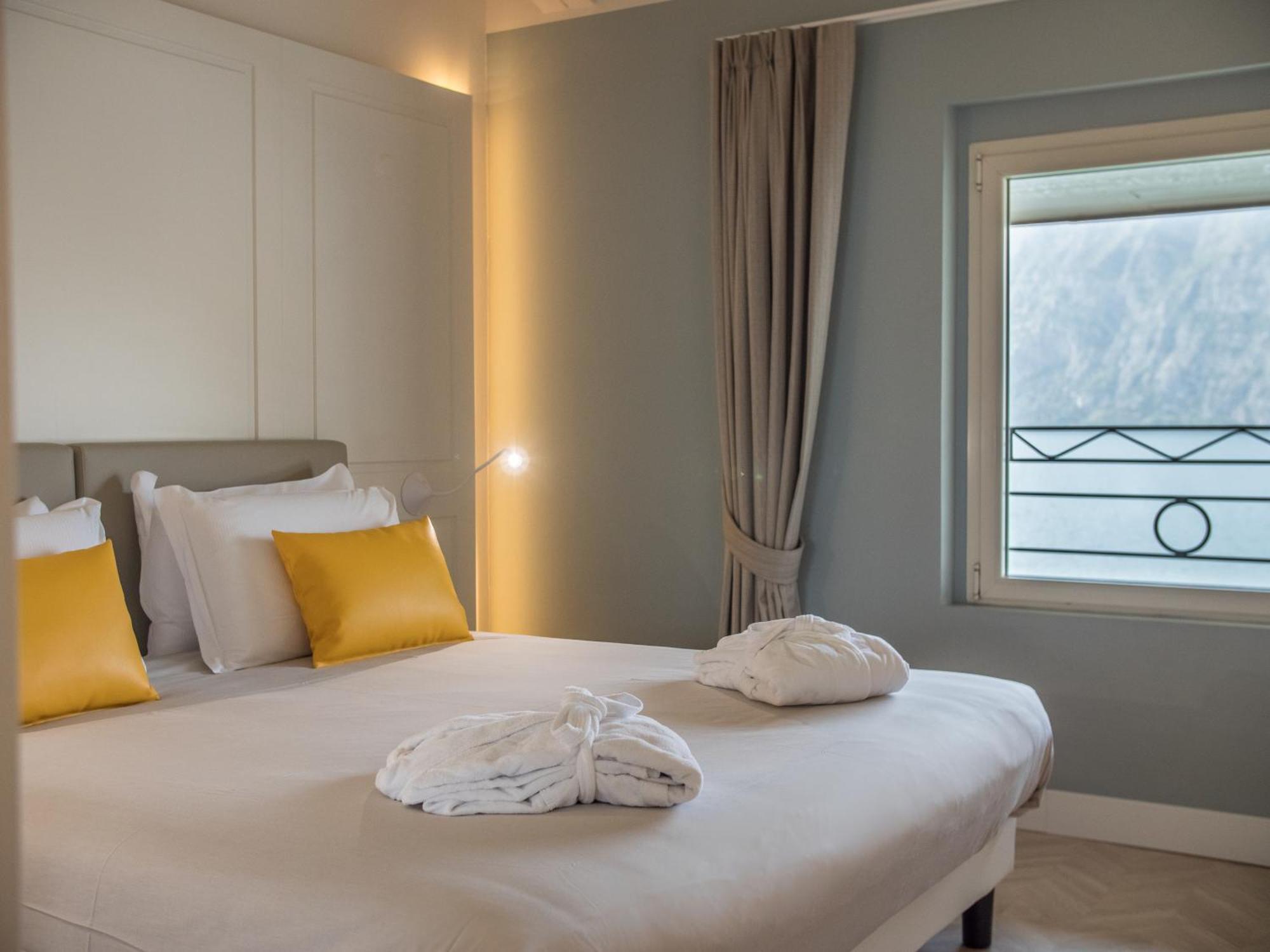 Araba Fenice Hotel Изео Екстериор снимка